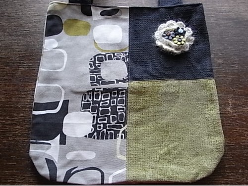 Patchwork fabric shopping bag with detachable corsage